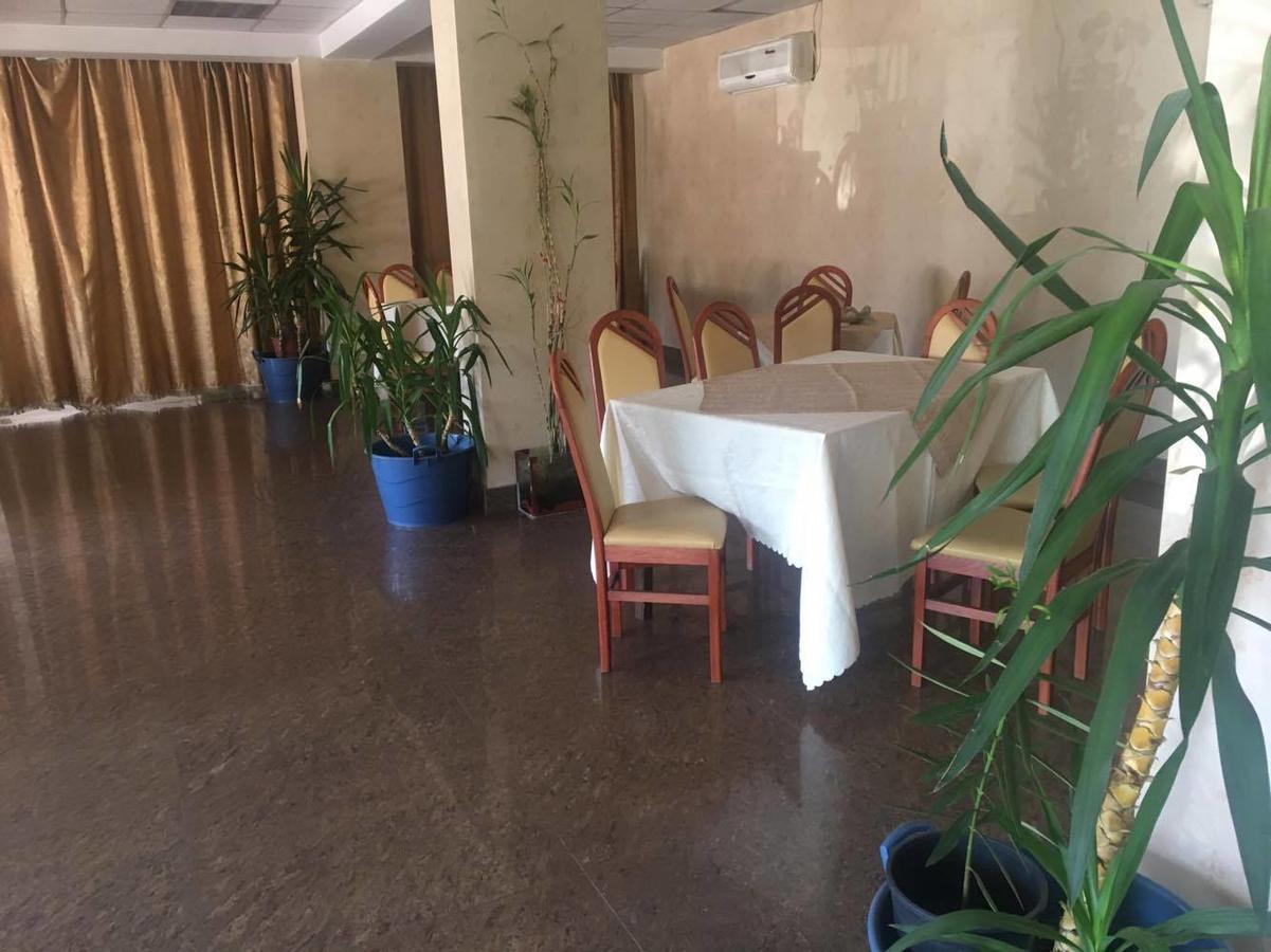 Hotel Dinastia Пітешть Екстер'єр фото