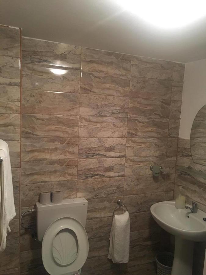 Hotel Dinastia Пітешть Екстер'єр фото